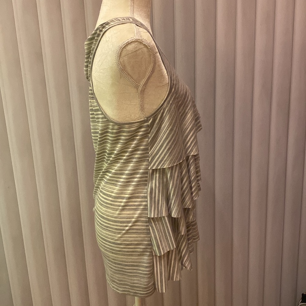 Ruffled Top - Picture 4 of 6